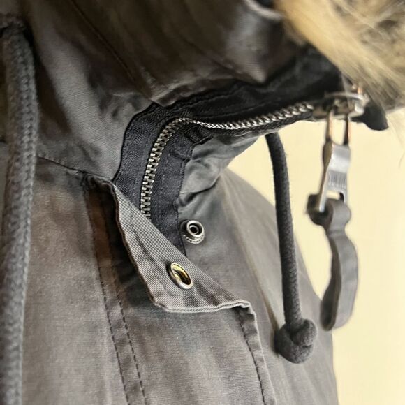 Parka, coat or trench. More of a military green with a fuchsia trim out. - Picture 4 of 16